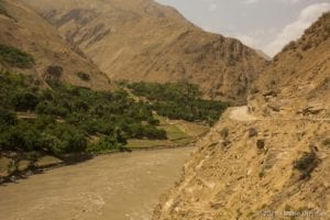 Left hand side: Afghanistan, right hand side: Tajikistan (road from Kulyab to Khorog)