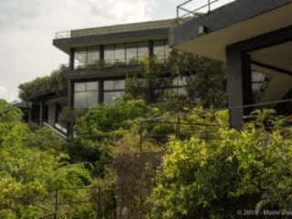 Geoffrey Bawa's Kandalama hotel