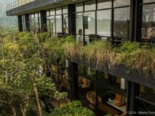 Geoffrey Bawa's Kandalama hotel