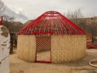 Kyzyl Tuu village, yurt making