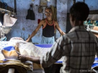 Varanasi, saree factory