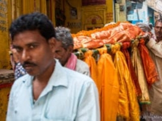 Varanasi, corpse being carried to Manikarnika Ghat for cremation