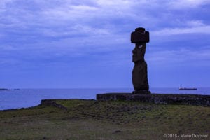 Rapa Nui (Easter Island), Moʻai statue